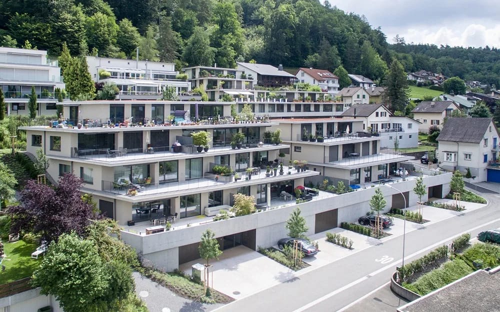 Fertigstellung Terrassenhäuser im Sand