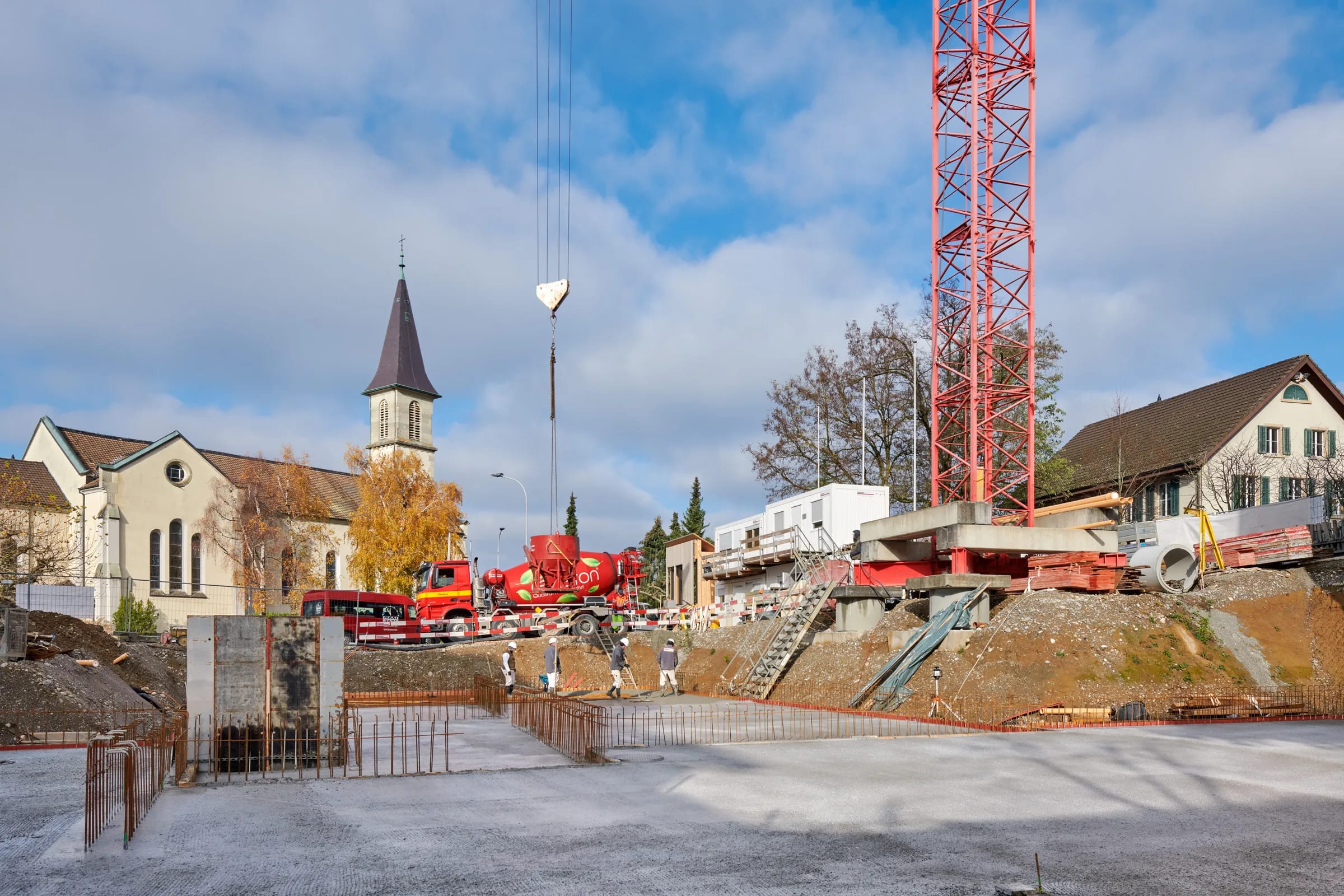 Die Bodenplatte ist betoniert